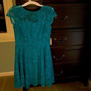 Women’s Lace Kensie party dress, size 6, NWT.